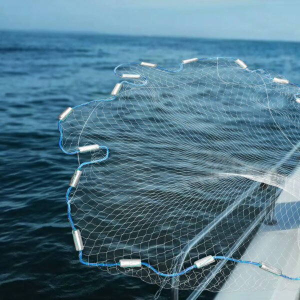 Lancer du bateau du filet épervier